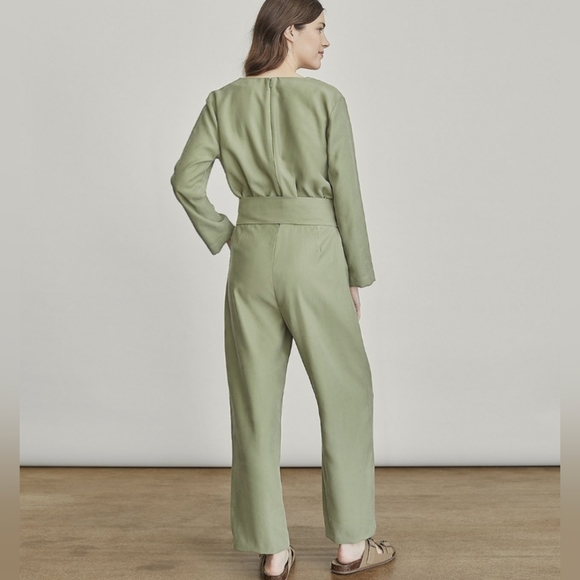 Elizabeth and James S/M jumpsuit - Picture 2 of 10